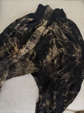 Tie-Dye Harem Pants in Black and Tan